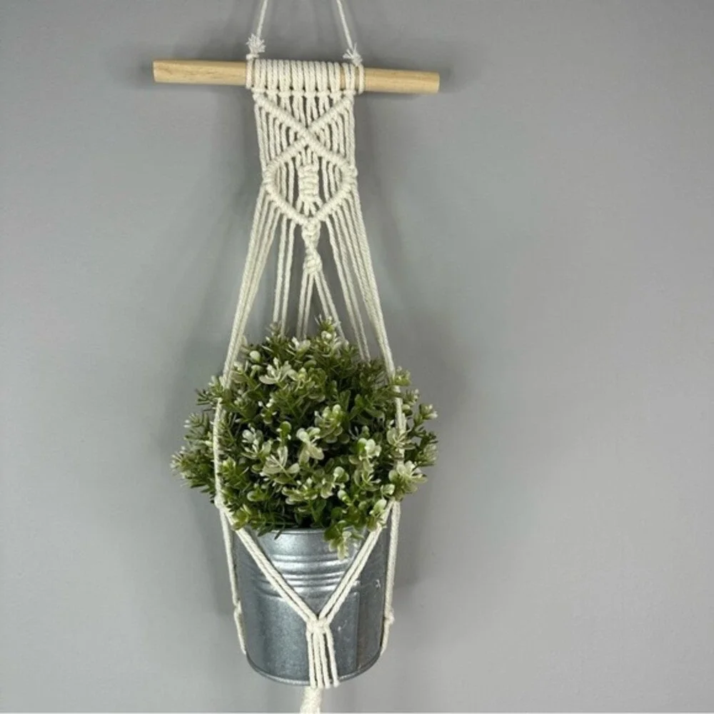 Lianzhui Cream Macrame Wall Plant Hanger Boho Cotton‎ Cord Wooden Dowel 33.5 NEW
